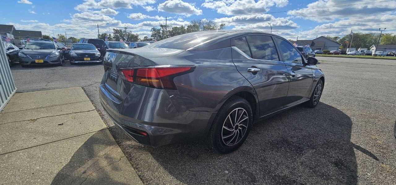 2019 Nissan Altima for sale at URIEL's AUTOMOTIVE LLC in Middletown, OH