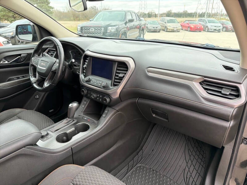 2017 GMC Acadia SLE-2