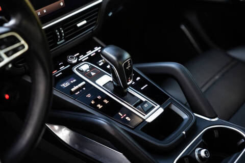 2022 Porsche Cayenne Turbo S E-Hybrid Coupe