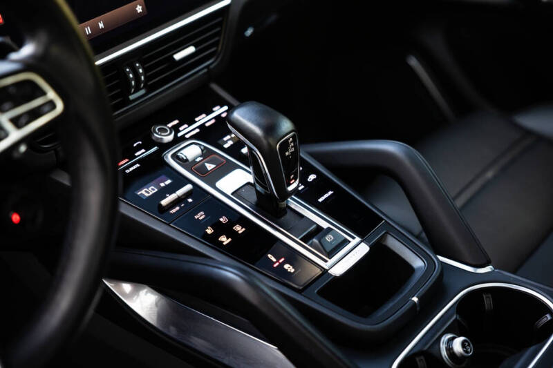 2022 Porsche Cayenne Turbo S E-Hybrid Coupe