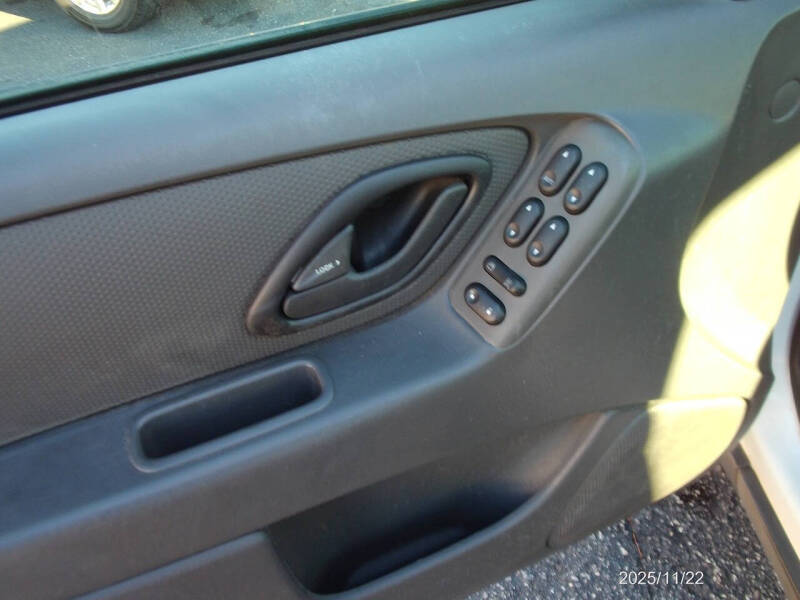 2005 Ford Escape XLS