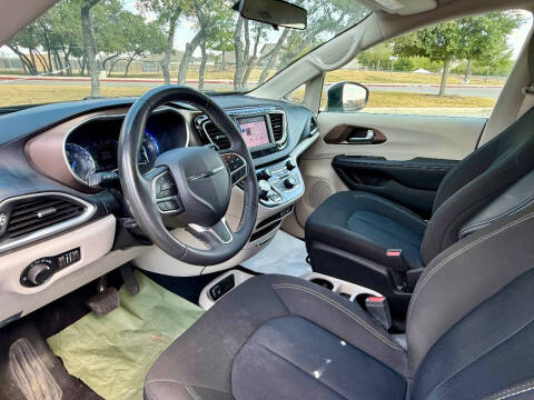 2022 Chrysler Voyager LX