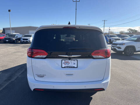 2026 Chrysler Voyager LX
