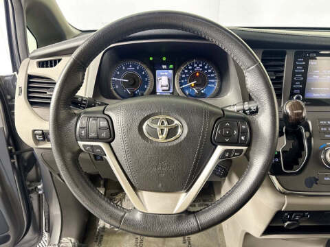 2018 Toyota Sienna XLE 8-Passenger