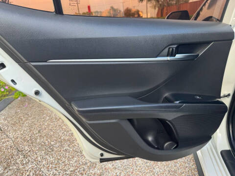 2020 Toyota Camry SE