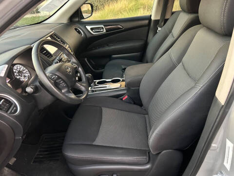 2017 Nissan Pathfinder SV