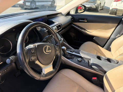 2017 Lexus IS 200t