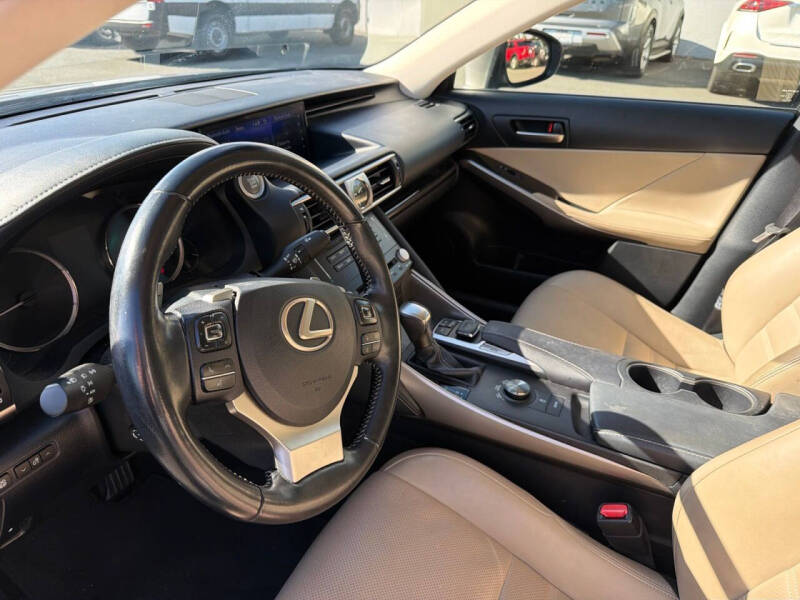 2017 Lexus IS 200t