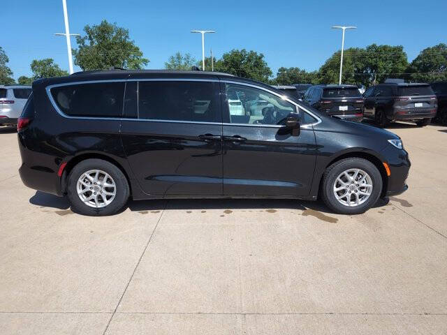 Used 2022 Chrysler Pacifica Touring L with VIN 2C4RC1BG7NR142700 for sale in Pekin, IL