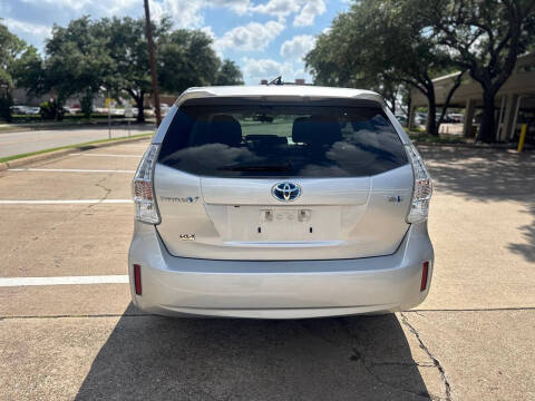 2013 Toyota Prius v Three