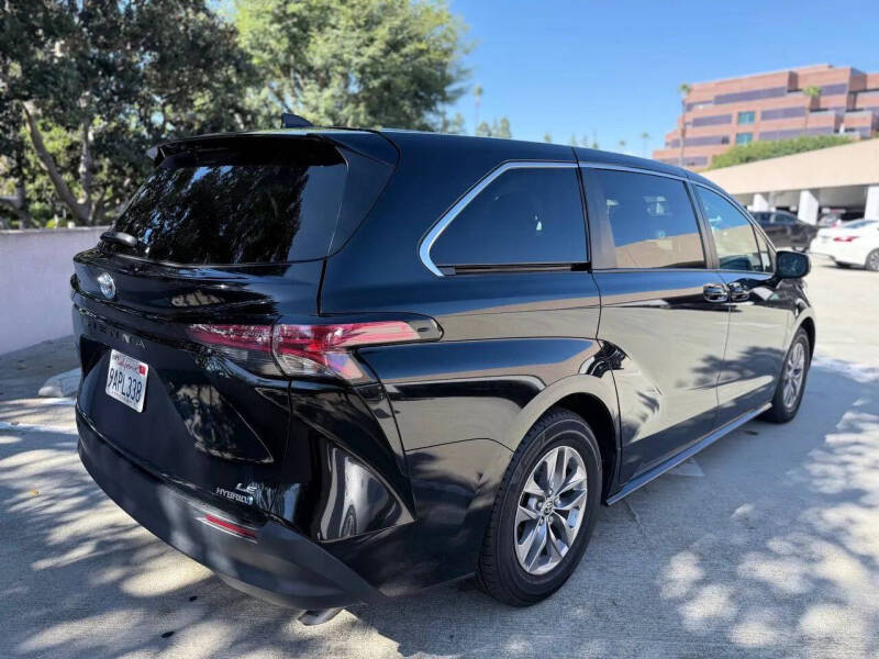 2022 Toyota Sienna LE 8-Passenger
