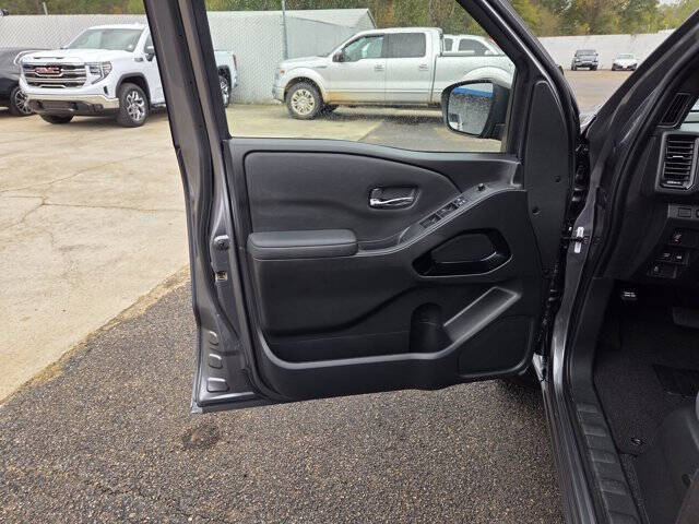 2023 Nissan Frontier SV