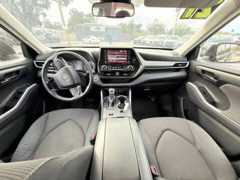 2021 Toyota Highlander LE