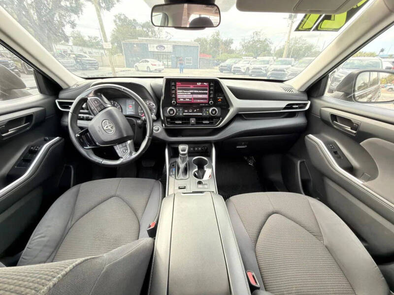 2021 Toyota Highlander LE