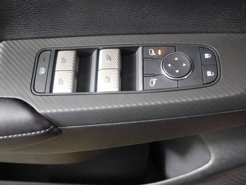 2025 Mitsubishi Outlander ES