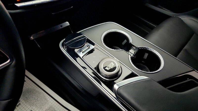 2024 Cadillac LYRIQ Sport 2