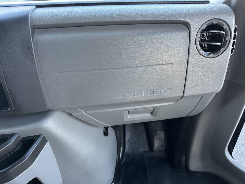 2023 Ford E-Series E-450 SD