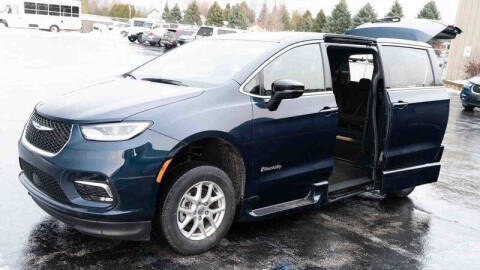2024 Chrysler Pacifica Touring