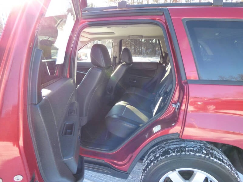 2010 Jeep Grand Cherokee Laredo photo 11