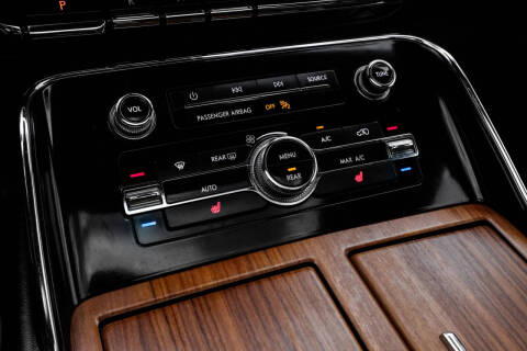 2019 Lincoln Navigator Select