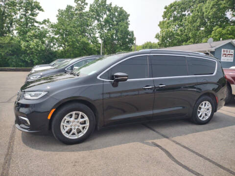 2021 Chrysler Pacifica for sale at Dave's Car Corner in Hartford City IN