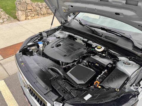 2024 Volvo XC40 B5 Plus Bright Theme