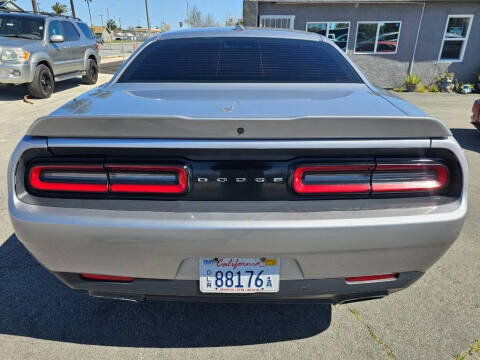 2015 Dodge Challenger SXT Plus