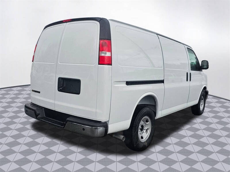 2025 Chevrolet Express 2500