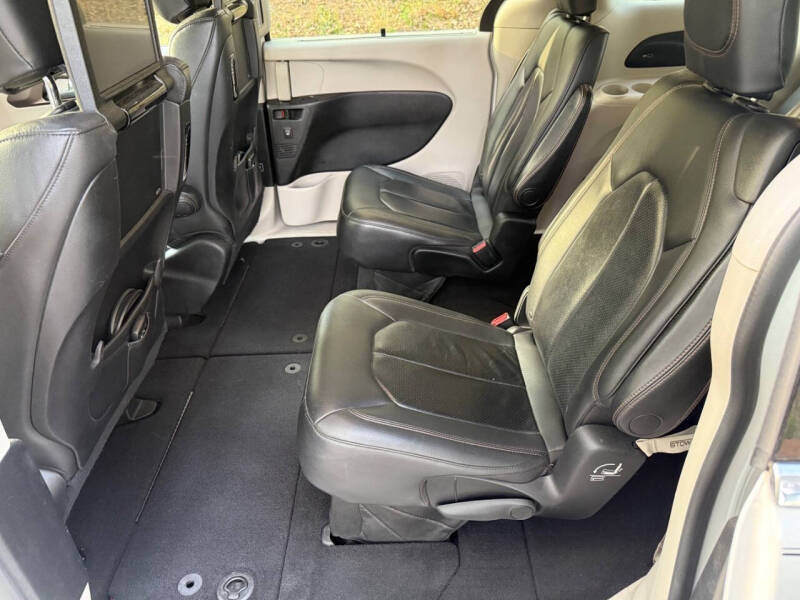 2017 Chrysler Pacifica Touring-L Plus