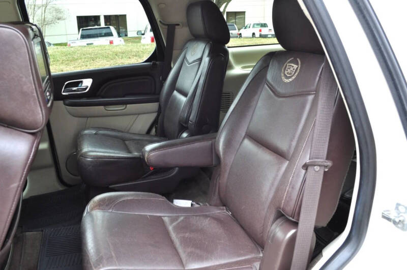 2013 Cadillac Escalade Platinum Edition