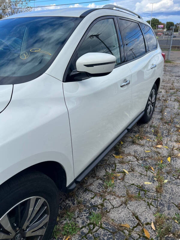 2017 Nissan Pathfinder SL