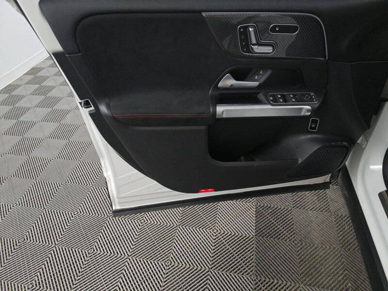 2023 Mercedes-Benz GLB GLB 250