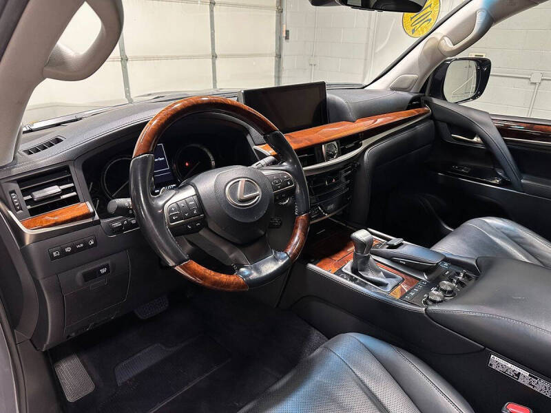 2016 Lexus LX 570