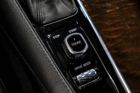 2017 Volvo XC90 T6 Momentum