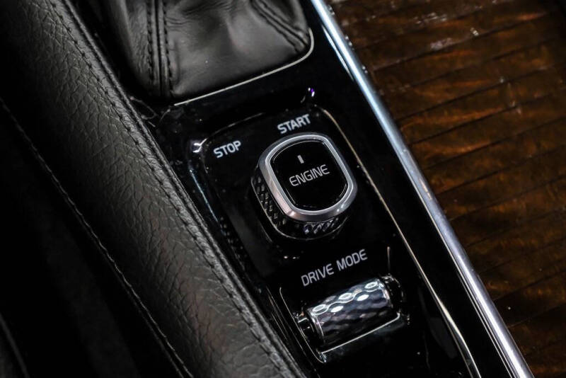 2017 Volvo XC90 T6 Momentum