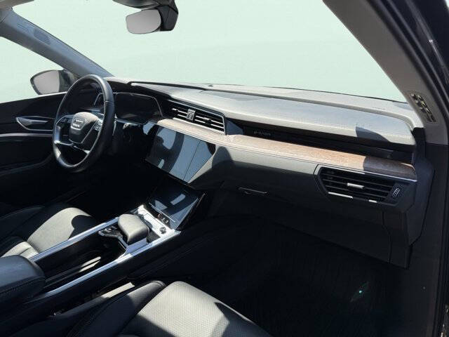 2019 Audi e-tron quattro Prestige