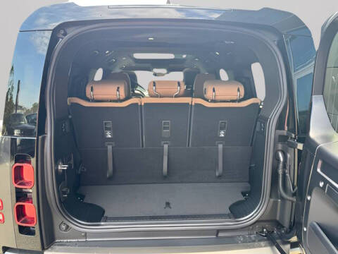 2025 Land Rover Defender 130 P400 X-Dynamic SE