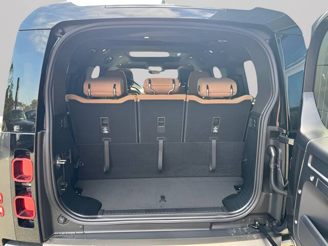 2025 Land Rover Defender 130 P400 X-Dynamic SE