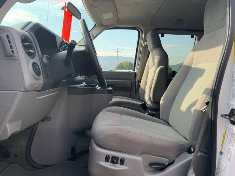 2013 Ford E-Series E-350 SD XLT