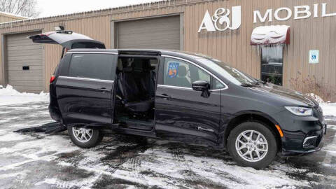 2024 Chrysler Pacifica Touring