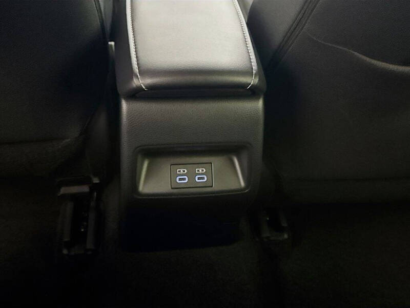 2025 Toyota Corolla Hatchback SE