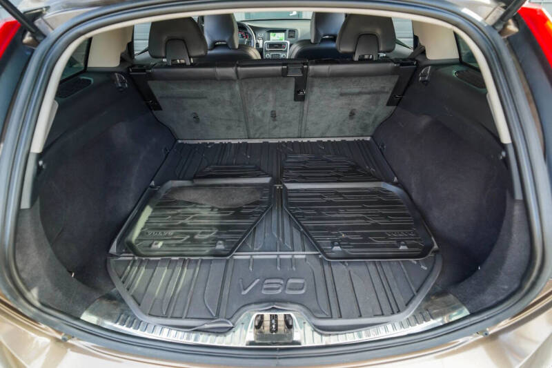 2016 Volvo V60 Cross Country T5