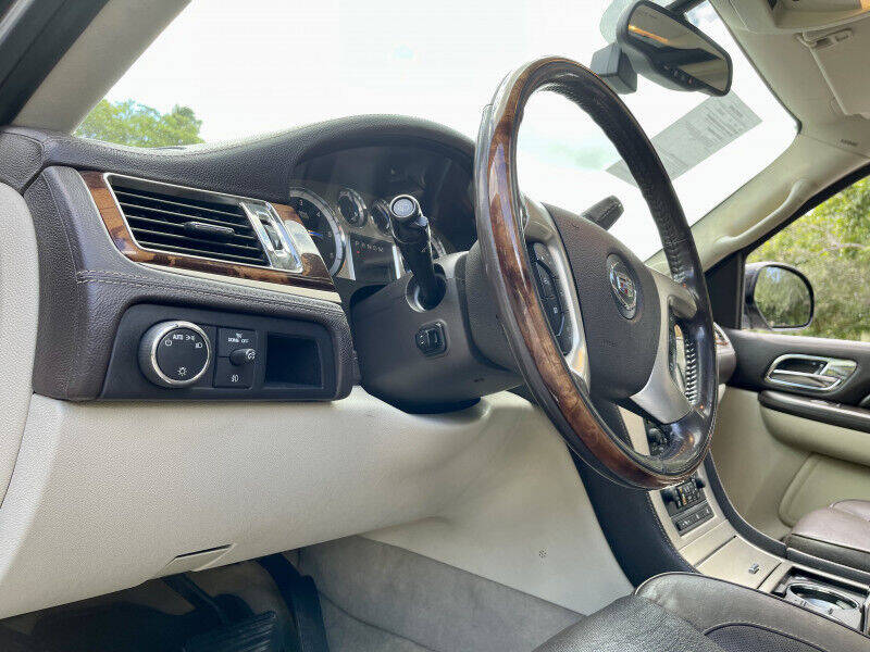 2009 Cadillac Escalade  - $9,995