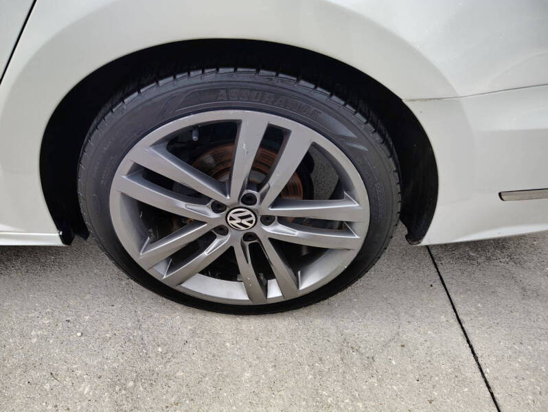 2017 Volkswagen Passat 1.8T R-Line