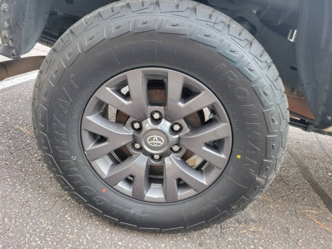 2017 Toyota Tacoma SR