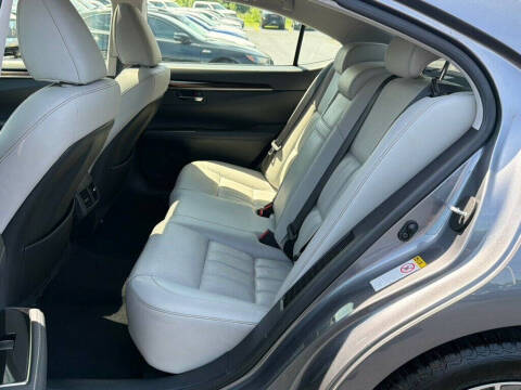 2018 Lexus ES 300h