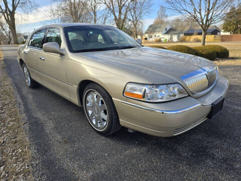 2005 Lincoln Town Car for sale at Tremont Car Connection Inc. in Tremont IL