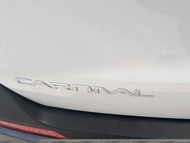 2025 Kia Carnival SX