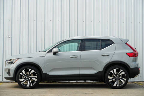 2024 Volvo XC40 B5 Ultimate Bright Theme