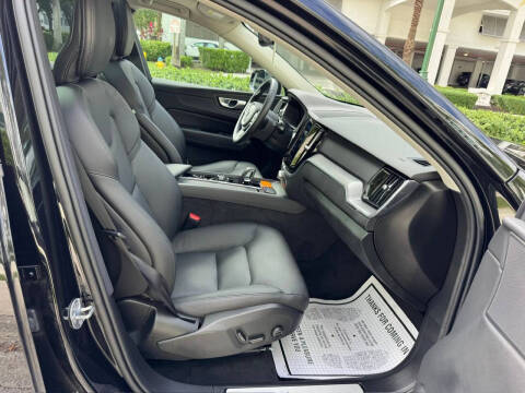 2025 Volvo XC60 B5 Core Dark Theme